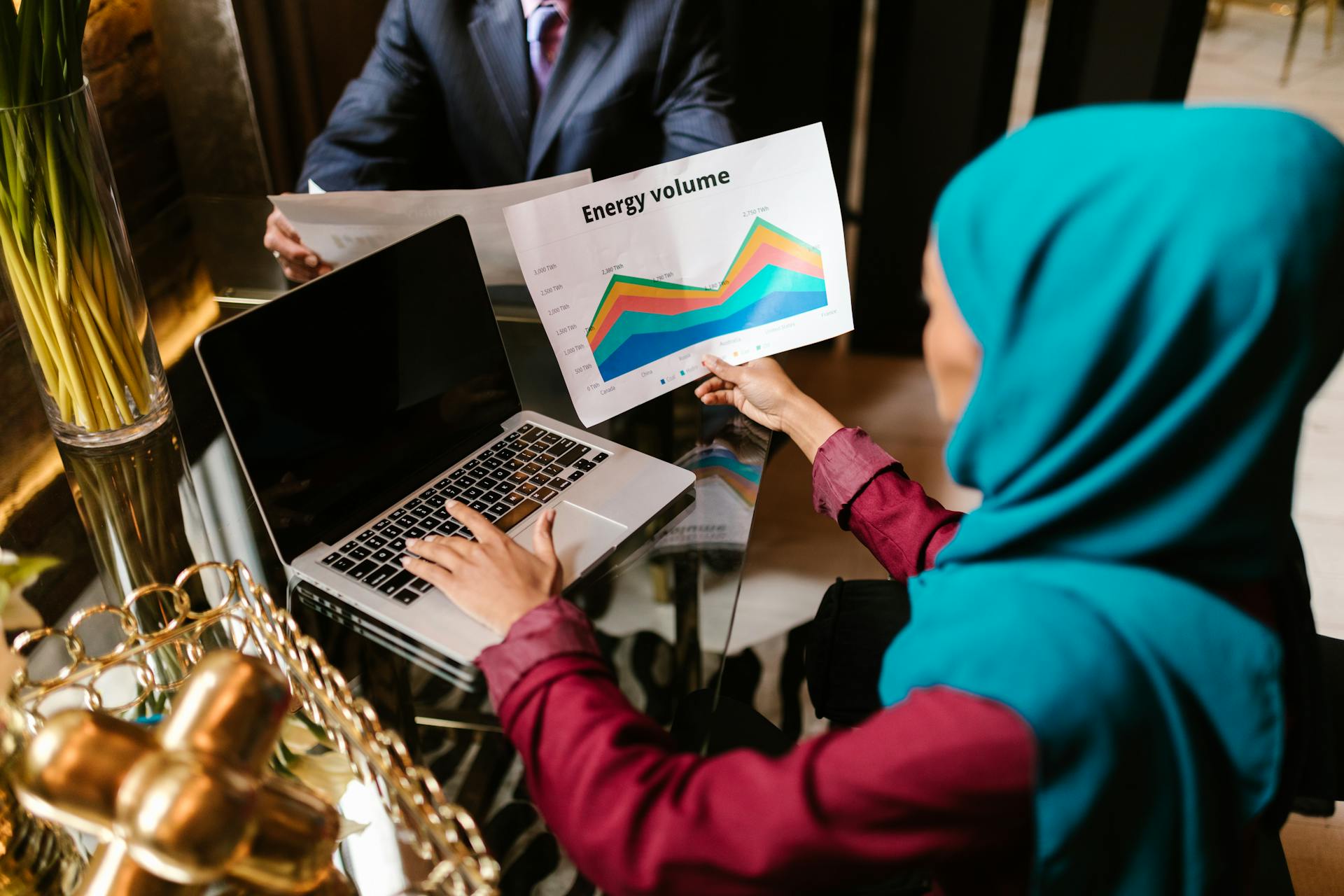 Digital transformation concept showing Pakistan’s IT growth and innovation.